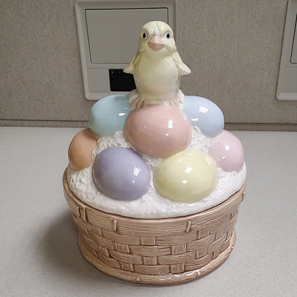 2 Piece Ceramic Easter Egg Basket With Chick